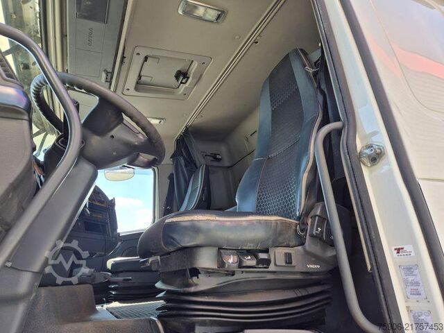 Standard tractor unit Volvo FH