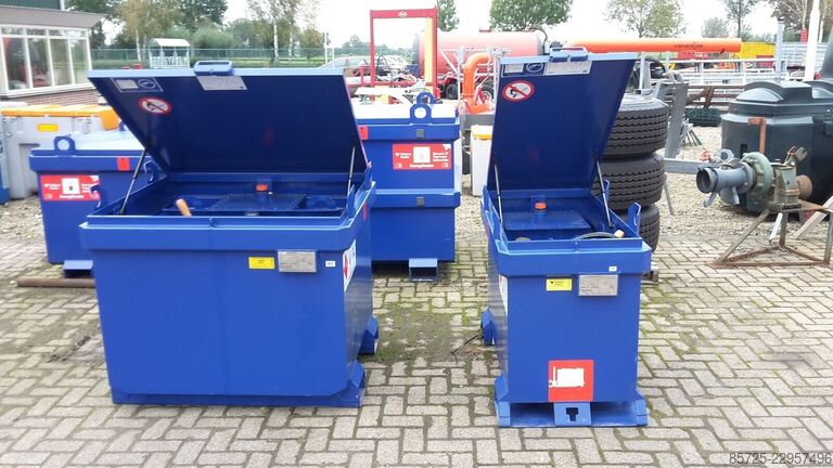 Fuel tanker  IBC tank met handpomp