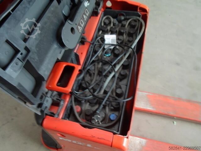 Electric low-lift pallet truck LINDE T 16