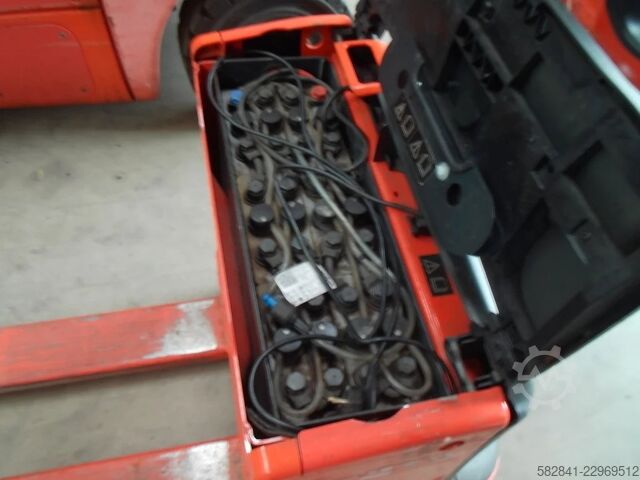 Electric low-lift pallet truck LINDE T 16