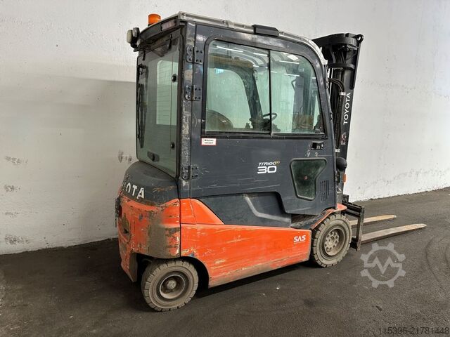 Electric 4-wheel forklift Toyota 8FBMT30 - TRIPLEX 5 m