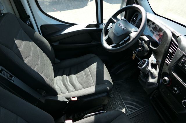 Refrigerator body van IVECO Daily 35-130 Hi Matic Kühlkoffer Carrier Bi-Temp