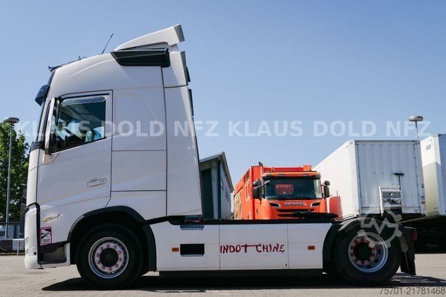 Standard tractor unit VOLVO FH 500 Globetrotter XL-Tank Navi Euro 6