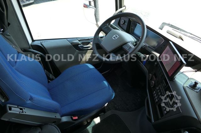 Standard tractor unit VOLVO FH 500 Globetrotter XL-Tank Navi Euro 6
