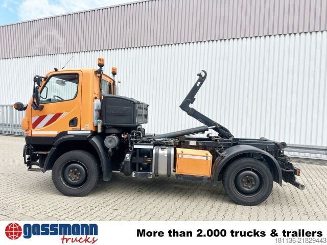 Special purpose truck Unimog U 20 4x4, City-Abroller, Zapfwelle,
