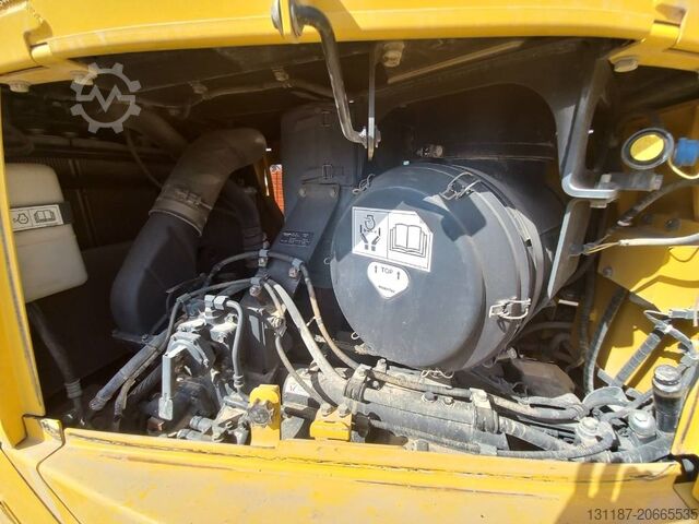 Dozer Komatsu D155A-6R (4 pcs available in Abu Dhabi)