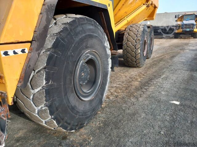 Dumper Komatsu HM400-3R (4 pcs available in Abu Dhabi)