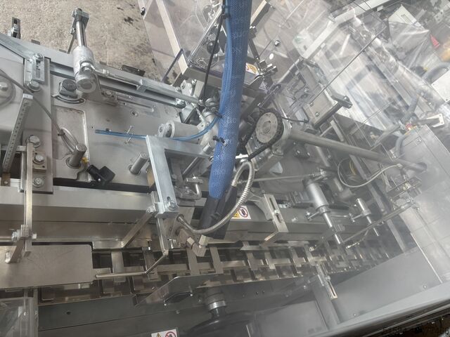 Vertical cartoner CAM AV