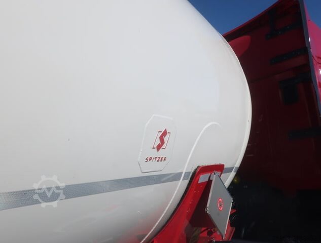 Silo semitrailer Spitzer SK 2760 CAL 60m³ Kippsilo Hydraulik Unfall