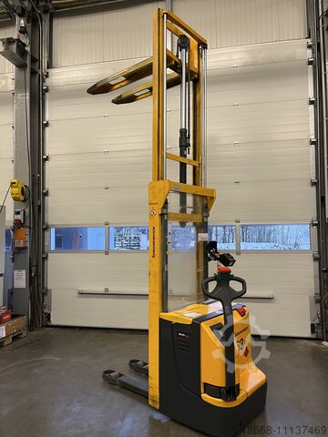 Lifting ant high lift truck Jungheinrich EJC 14