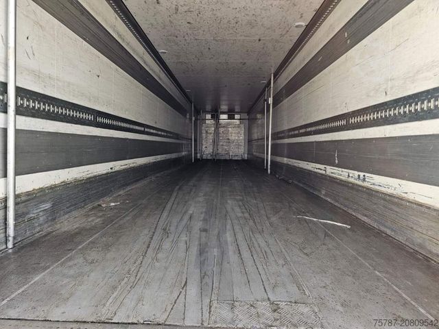 Kühlauflieger SCHMITZ CARGOBULL Tiefkühler City, 2. Achse drehbar, Carrier 1550