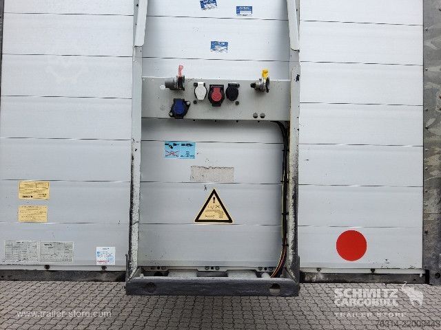 Auflieger mit Pritsche & Plane Schmitz Cargobull Curtainsider Mega Getränke