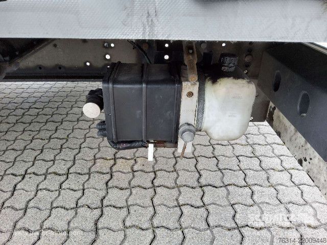 Auflieger mit Pritsche & Plane Schmitz Cargobull Curtainsider Mega Getränke