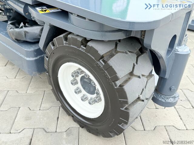 4-Wege-Gabelstapler Combilift C4000 / GAS / 9300MM / FREE-LIFT / CABIN