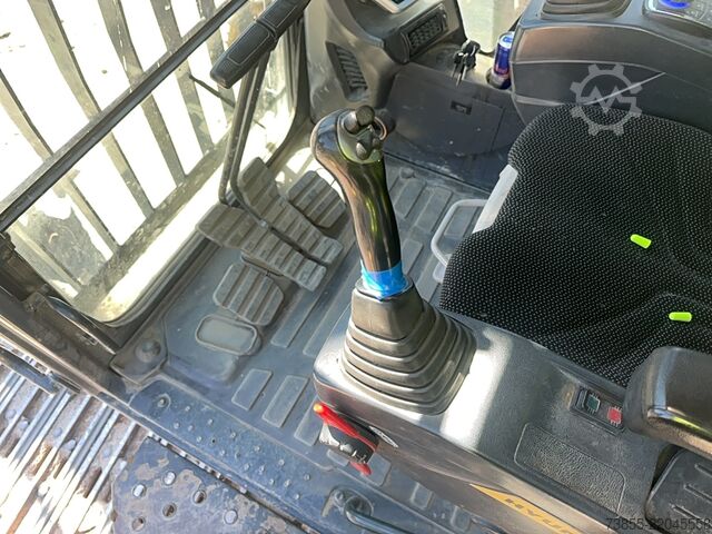 Tracked Excavator Hyundai HX520AL