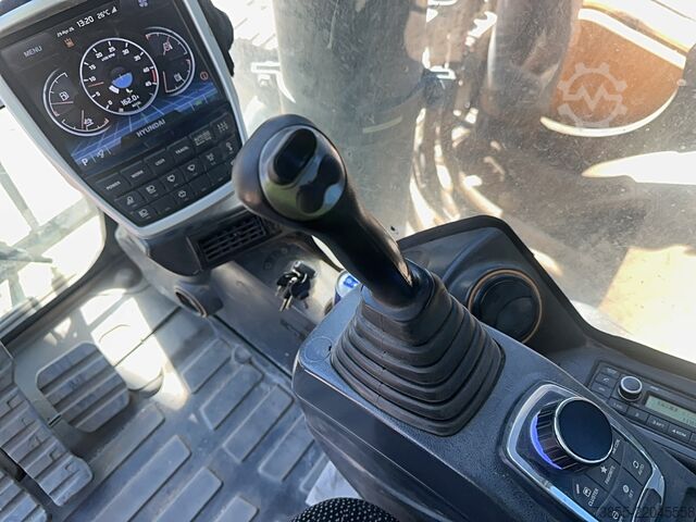 Tracked Excavator Hyundai HX520AL