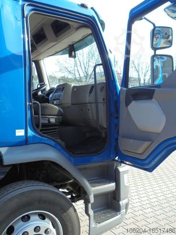 Flatbed truck DAF LF290 FA 18t  9,9m Pritsche Navi Telefon