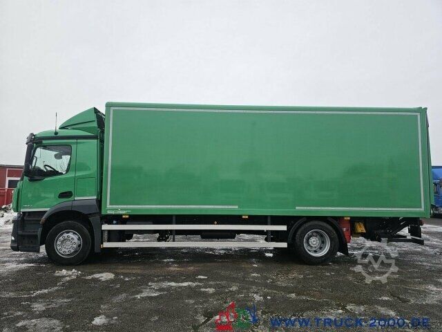 Box truck Mercedes-Benz Actros 1824 Koffer 7,30 m LBW 2t. MBUX 1.Hand