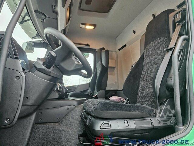 Box truck Mercedes-Benz Actros 1824 Koffer 7,30 m LBW 2t. MBUX 1.Hand