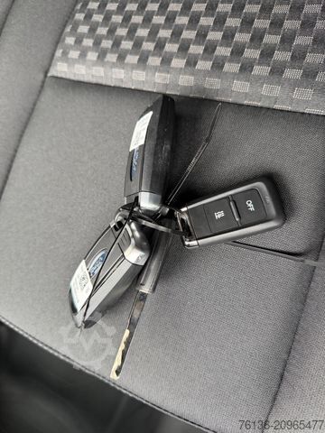 Kleinbus FORD Transit 460 L4H3 18 Sitzer Automatik LED Navi