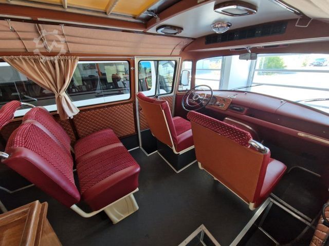 Kleinbus MERCEDES-BENZ Vorgänger Sprinter O 319 Samba mit Faltdach AC