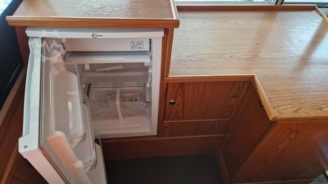 Kleinbus MERCEDES-BENZ Vorgänger Sprinter O 319 Samba mit Faltdach AC