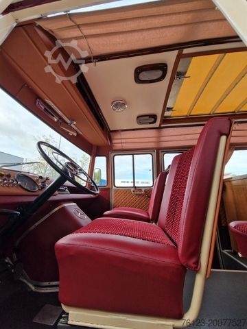 Kleinbus MERCEDES-BENZ Vorgänger Sprinter O 319 Samba mit Faltdach AC