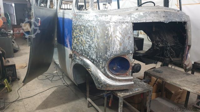 Kleinbus MERCEDES-BENZ Vorgänger Sprinter O 319 Samba mit Faltdach AC