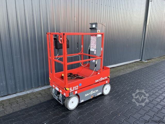 Vertical / Personnel Lifts Skyjack SJ12
