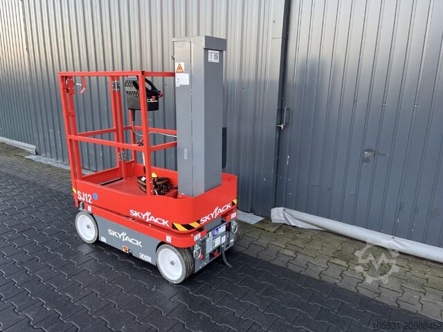 Vertical / Personnel Lifts Skyjack SJ12
