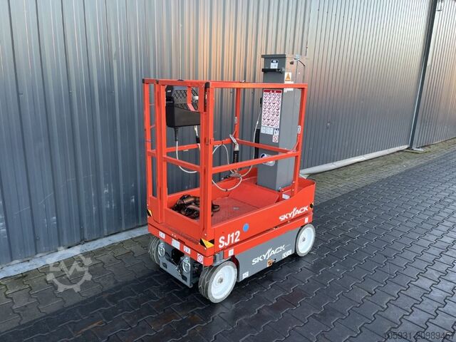 Vertical / Personnel Lifts Skyjack SJ12