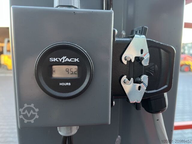 Vertical / Personnel Lifts Skyjack SJ12