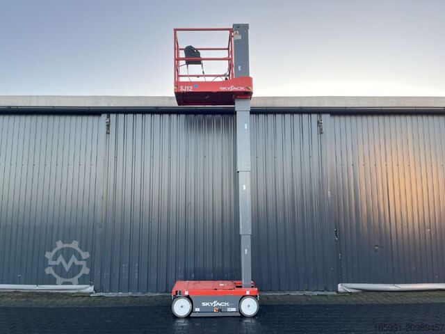 Vertical / Personnel Lifts Skyjack SJ12