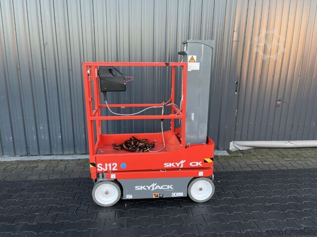 Vertical / Personnel Lifts Skyjack SJ12