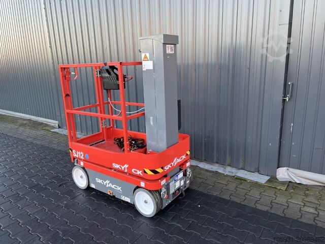 Vertical / Personnel Lifts Skyjack SJ12
