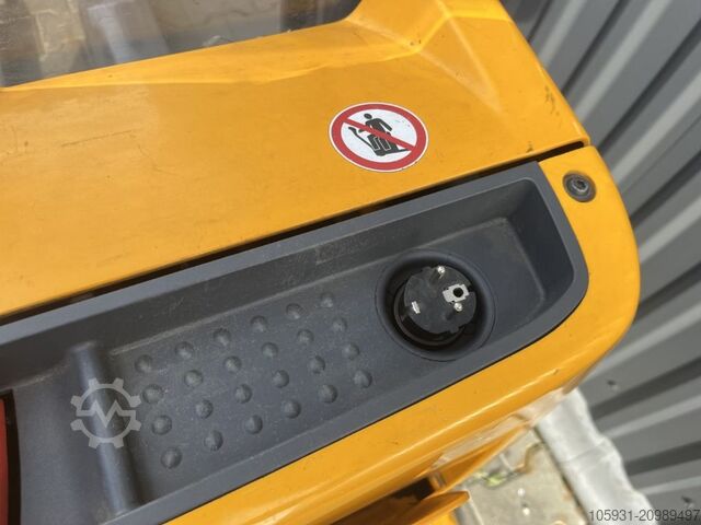 Pedestrian Stacker Jungheinrich EJC110