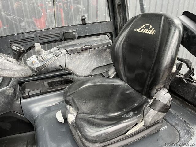 Electric 4-wheel forklift Linde E25-01