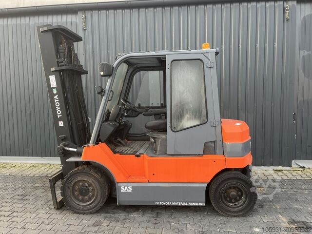 Electric 4-wheel forklift Toyota 7FBMF40