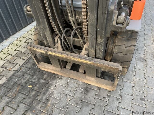 Electric 4-wheel forklift Toyota 7FBMF40