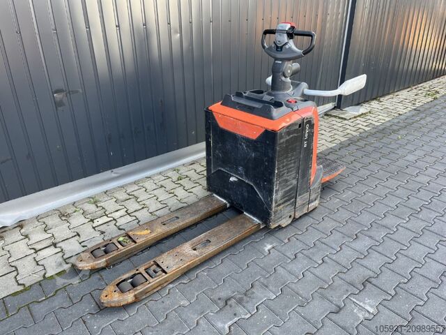 Electric Pallet Truck BT LPE200