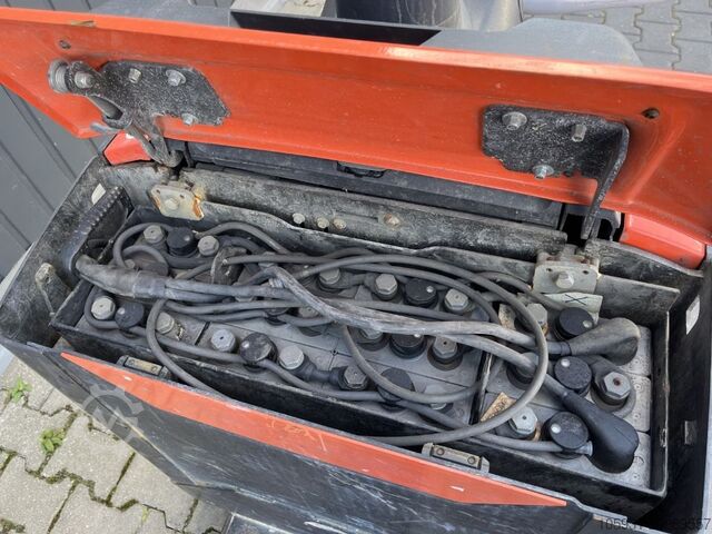 Electric Pallet Truck BT LPE200