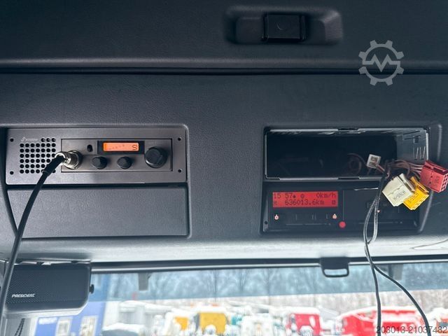 Roll-off tipper truck MAN TGX 26.440 Abrollkipper HYVA 20.60.S