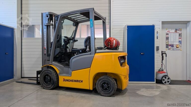 Treibgasstapler Jungheinrich TFG 425 GE115-500DZ