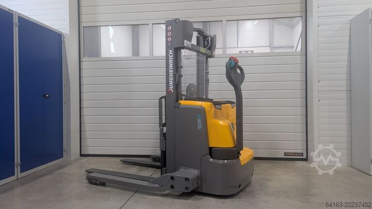 Hochhubwagen Jungheinrich EJC 212b neuwertig