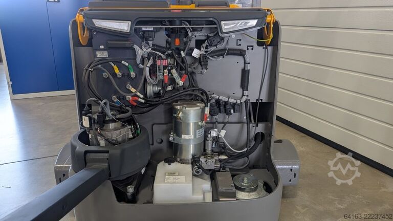 Hochhubwagen Jungheinrich EJC 212b neuwertig
