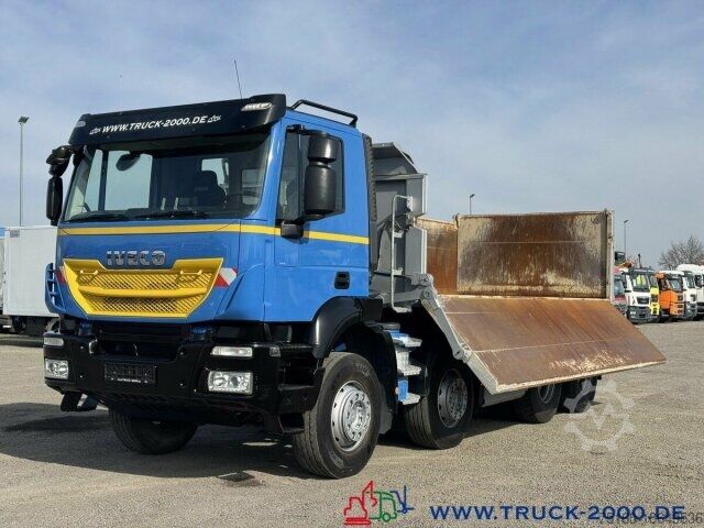 Three-sided tipper truck Iveco 340T45 Trakker 8x4 Bordmatik Links+Hinten 351TKM