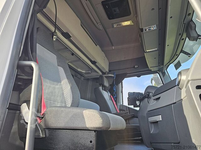 Standard-SZM RENAULT T 440 SKIRTS NIGHT AIRCO