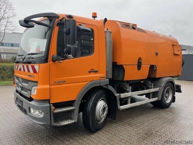 Spezial-LKW Mercedes-Benz 1518 4x2 Atego Bucher Cityfant