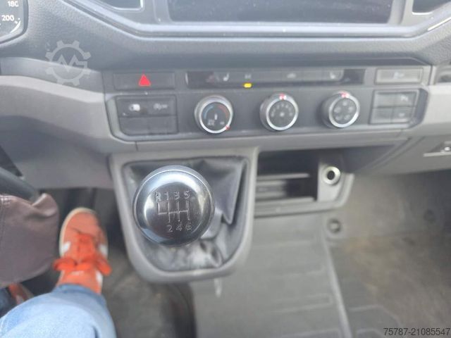 High top van VOLKSWAGEN Crafter 3,5 to, 1+2 Sitzer, AHK, 6 Gang man Scha