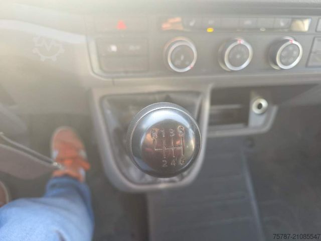 High top van VOLKSWAGEN Crafter 3,5 to, 1+2 Sitzer, AHK, 6 Gang man Scha